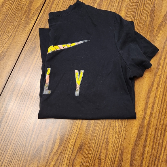 Womans Nike Black Tee with Colorful Fly Logo Show Off Youe Arm Sleeves. Like New - Picture 7 of 9